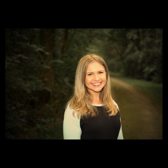 Meet your Posher, Jessica - Picture 2 of 2